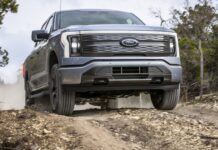 Ford acelera la producción y baja los precios de las camionetas F-150 Lightning