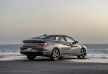 Hyundai Elantra Hibrido del 2023, con muchas características por su dinero