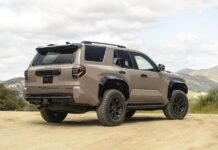 Los interiores de autos modernos del 2025 que parecen autos viejos